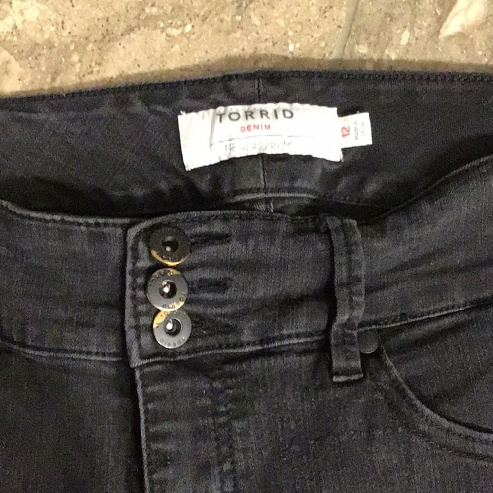 Torrid Denim cropped frayed jeans, 12, black - Picture 2 of 14